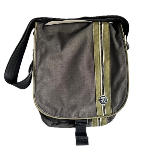 Crumpler Other - Crumpler Unisex Lightweight Friday Nylons Vertical Messenger Laptop Bag